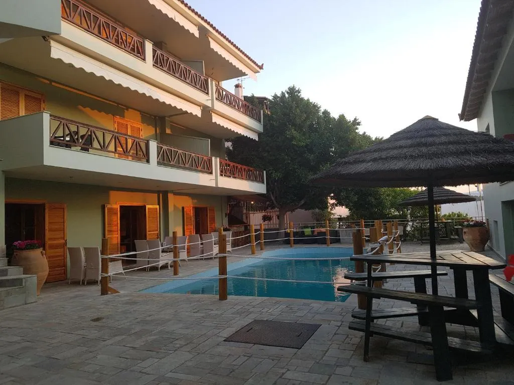 Ninemia / Pitsakis